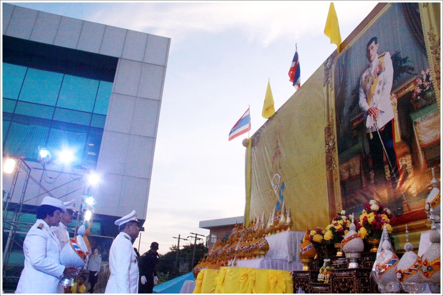 ﻿กรมบังคับคดีร่วมพิธีวางพานพุ่มและจุดเทียนถวายพระพรชัยมงคล เนื่องในโอกาสวันเฉลิมพระชนมพรรษา พระบาทสมเด็จพระวชิรเกล้าเจ้าอยู่หัว